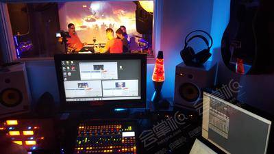 Recording Studio with Stage for Livestreaming EventsRecording Studio with Stage for Livestreaming Events基础图库34